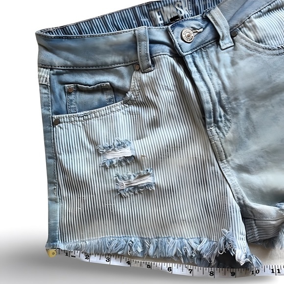Stylish Women's Size 26 Rewash High Shorts in Los Angeles - Picture 3 of 5
